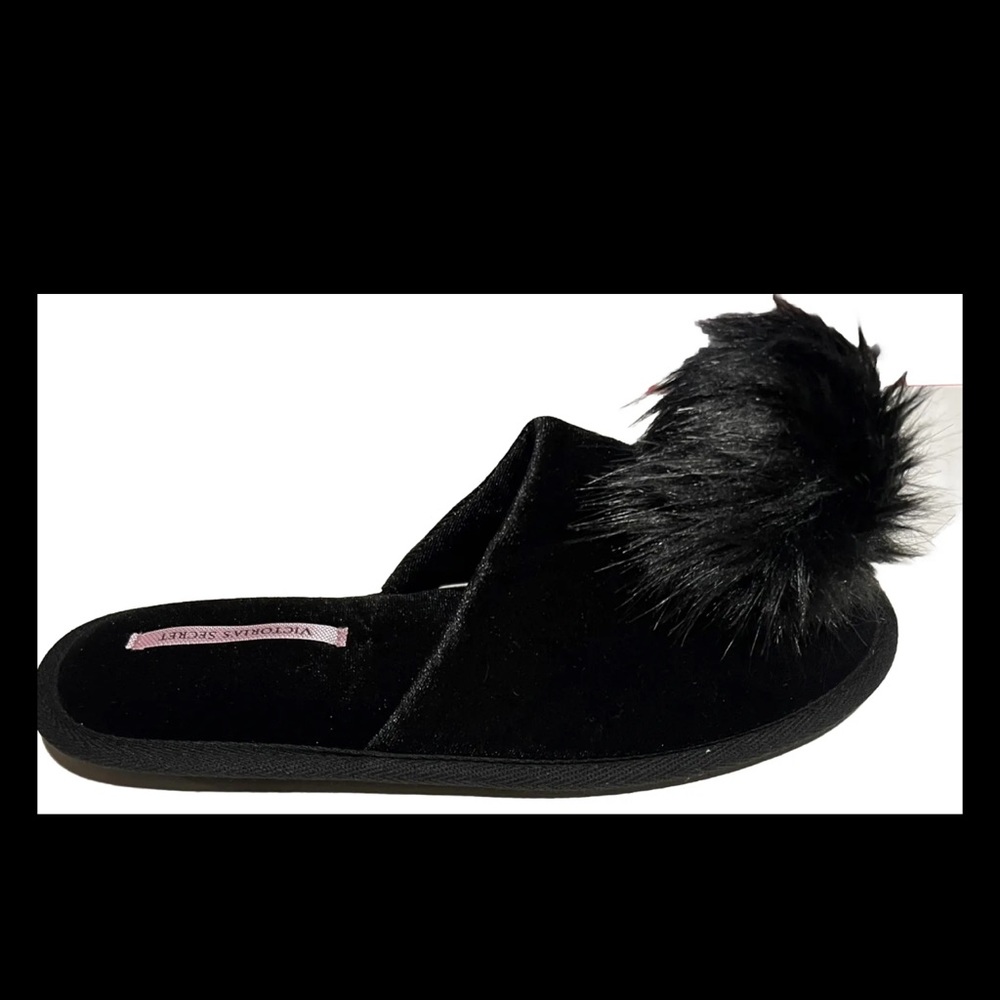 VICTORIA’S Secret Black Padded Pom Pom Furball Fur Slippers / Size Small/Petite